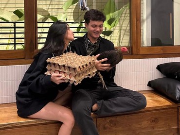 img-title Potret Ulang Tahun Nyoman Paul, Dapat Ayam Hidup dan Telur dari Keisya Levronka