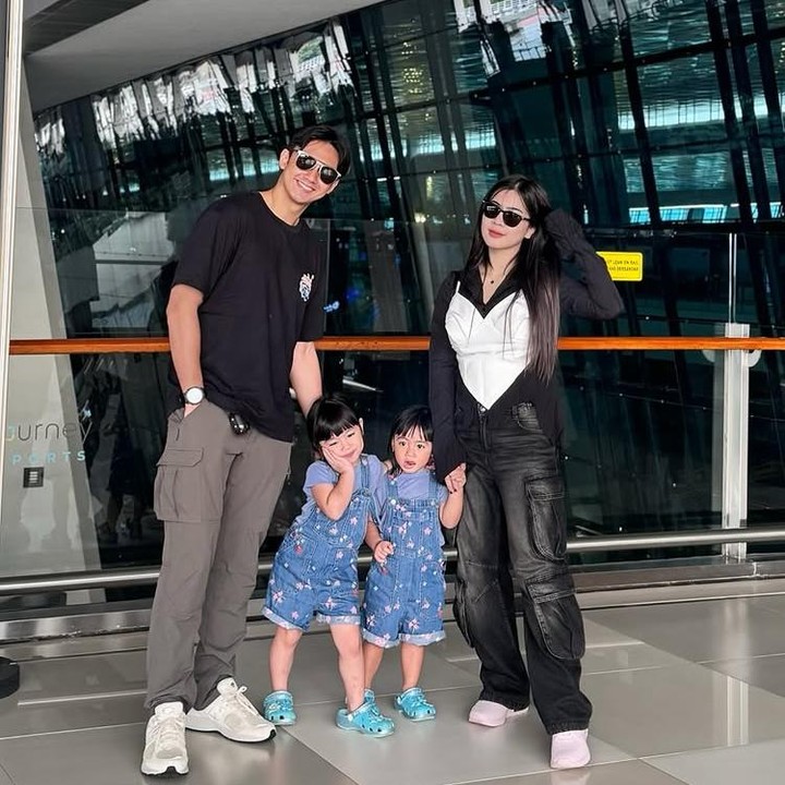 <p>Felicya Angelista dan Caesar Hito dianugerahi dua anak perempuan yang lucu dan menggemaskan. Graziella Bible Emmanuela dan Zefanya Graneth Emmanuela kini tumbuh menjadi anak yang cute dan banyak memiliki penggemar. (Foto: Instagram @felicyaangelista)</p>