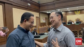 Obrolan 3 Menit Anies Baswedan & Tom Lembong di Sidang Impor Gula