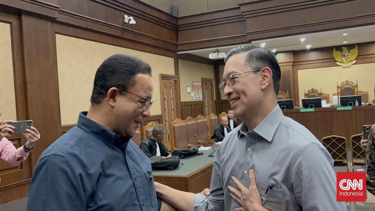 Obrolan 3 Menit Anies Baswedan dan Tom Lembong di Sidang Impor Gula