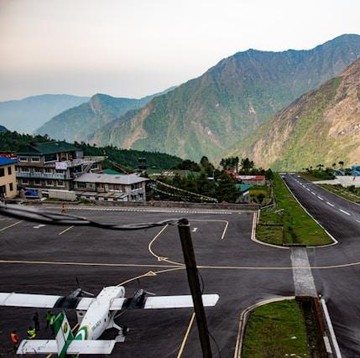 Mengulik Bandara Lukla, Bandara Paling Berbahaya di Dunia dengan Tragedinya