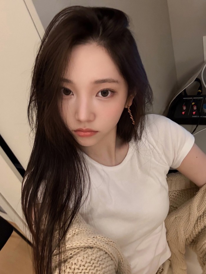 Di episode terakhir R U Next?, Youngseo berhasil mengamankan posisinya di final debut lineup dengan meraih peringkat ke-2 secara keseluruhan. Namun, ia justru memutuskan mengundurkan diri sebelum resmi debut bersama ILLIT./ Foto: instagram.com/youngseo