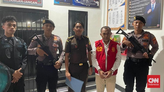 Direktur RSUD Goran Riun, LK, ditetapkan tersangka korupsi proyek pembangunan UTD, merugikan negara Rp313 juta.
