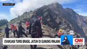 VIDEO: Evakuasi Turis Brasil Jatuh di Gunung Rinjani