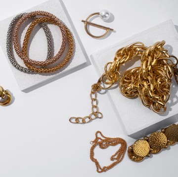 Jangan Salah! Inilah Cara Tepat Membersihkan Perhiasan Emas dari Thrift Store agar Kinclong Lagi