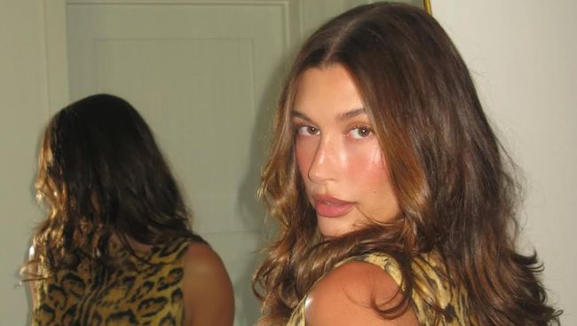 Hailey Unggah Foto Hamil Anak Pertama di Tengah Isu Cerai dengan Justin Bieber