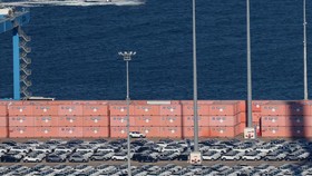 Cemas Dirudal Iran, Israel Pindahkan Mobil Listrik ke Luar Pelabuhan