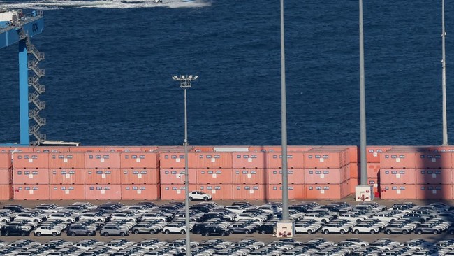 Otoritas di Israel memerintahkan importir memindahkan mobil listrik dan hybrid dari pelabuhan karena khawatir potensi kebakaran.