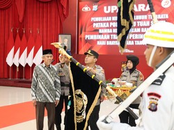 Kapolda Pimpin Pencucian Pataka Polda Riau Jelang HUT Bhayangkara