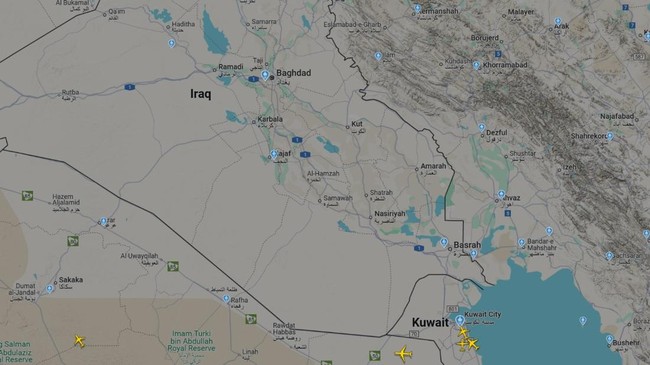 Merujuk situs pemantau penerbangan, FlightRadar24, wilayah udara Irak, Kuwait, hingga Bahrain tampak sepi usai serangan Iran ke pangkalan AS di Qatar.