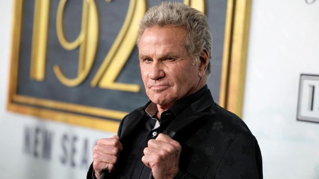 Bintang Cobra Kai Martin Kove diusir dari fan convention pada 22 Juni setelah diduga ggigit lawan mainnya Alicia Hannah-Kim.