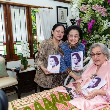 Duo Kartini Tanah Air, 7 Potret Megawati Hadiri Ultah ke-100 Meri Hoegeng Istri Eks Kapolri