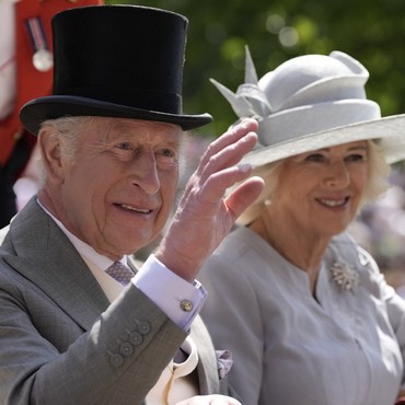 Ratu Camilla Pakai Bros Langka Tahun 1936 Seharga Rp1,7 Miliar