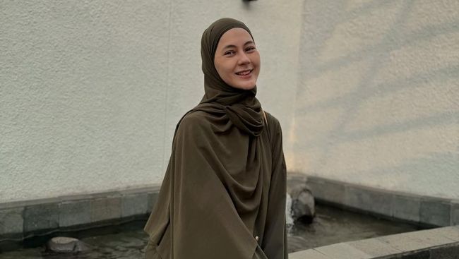 Paula Verhoeven Makin Syari Usai Cerai dari Baim Wong, Ini 7 Penampilan Terbarunya