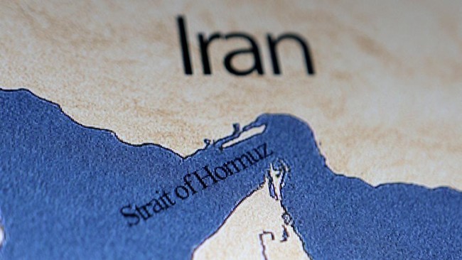 Selat Hormuz Berpotensi Ditutup, Warga Indonesia Diimbau Hemat BBM Selat Hormuz, salah satu akses suplai pasokan energi global, berpotensi ditutup Iran yang sedang perang dengan Israel dan Amerika Serikat.