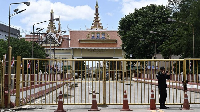 Thailand mengimbau warganya di Kamboja untuk segera meninggalkan negara itu menyusul peperangan kedua negara yang makin sengit di perbatasan pada Kamis (24/7).