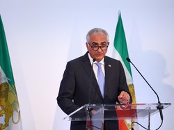 Video: TV Pemerintah Iran Diretas, Muncul Putra Mahkota yang Digulingkan