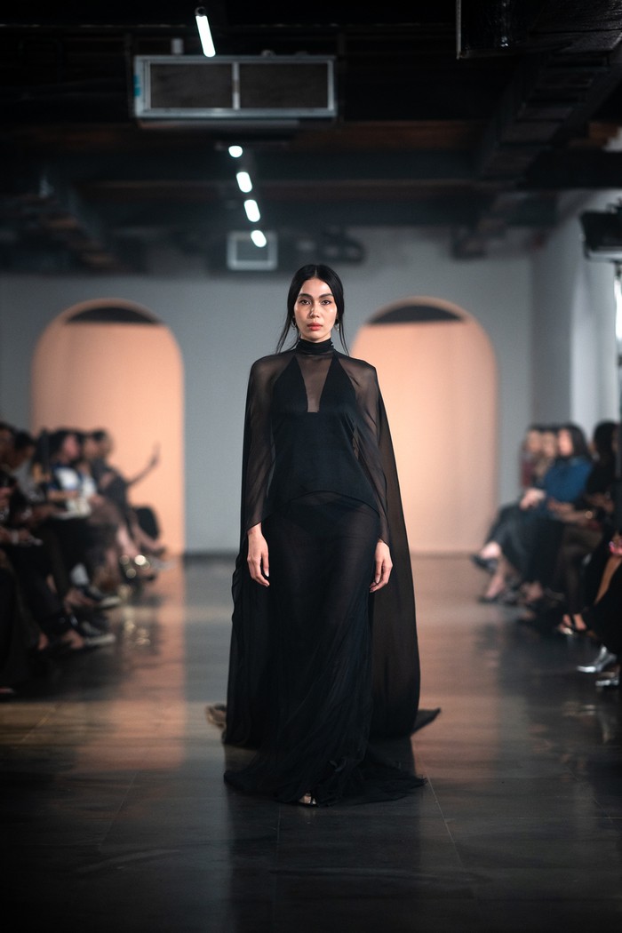 Stella Rissa kembali selenggarakan fashion show tunggalnya di gedung A.A. Maramis pada Kamis (8/5/2025). Gedung bersejarah tersebut dianggapnya tepat mencerminkan Studio Collection 2026 teranyarnya yang berselimut keanggunan dan kekuatan/ Foto: Dok. STELLARISSA Studio