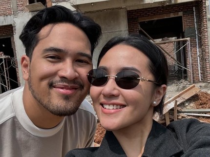 Kebersamaan Adrian Khalif dan Istri, Intip 5 Potret Romantisnya Bun