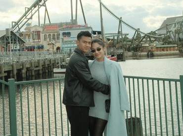 img-title Azizah Salsha Keciduk Main Padel bareng Mantan, Pratama Arhan Hapus Foto Nikah