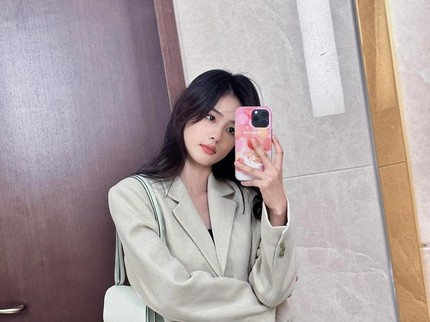 Inspirasi Outfit Kasual Bai Lu Bintang Drama China Feud, Stylish untuk Hang Out