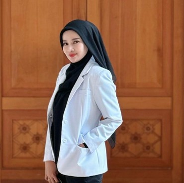 Jadi Tokoh Inspiratif, Dokter Ayu Widyaningrum Tampil di Billboard Times Square