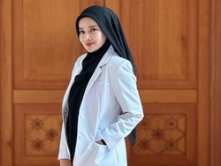 Jadi Tokoh Inspiratif, Dokter Ayu Widyaningrum Tampil di Billboard Times Square