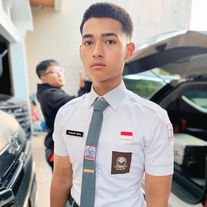 <p>Meski banyak yang mendoakan Fabian, tak sedikit yang berkomentar salah fokus dengan postur tubuhnya yang tinggi. “MasyaAllah sudah lebih tinggi dari papi maminya. Sukses buat ananda teh <em>@shantydenny_,”</em> tulis akun <em>@reinor**.</em> “MasyaAllah ka Abi ganteng banget deh,” tulis akun <em>@vita_novianti_ros**</em> (Foto: Instagram@shantydenny)</p>