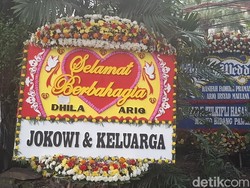 Jokowi Kirim Karangan Bunga Ucapan Selamat di Pernikahan Anak Pramono