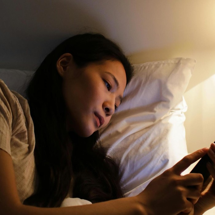 Ini argumen kenapa sebaiknya Anda tidak tidur dengan lampu menyala