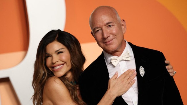 Pernikahan Bezos dan Sanchez mengundang sejumlah tokoh ternama, baik di dunia politik maupun hiburan.