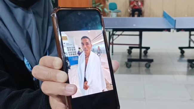Jemaah Haji Asal Malang Hilang Sebulan di Makkah, Belum Ditemukan Seorang jemaah haji asal Kabuopaten Malang, yang tergabung dalam kloter 79 Jawa Timur, Sukardi (67), dilaporkan hilang sejak 29 Mei 2025.