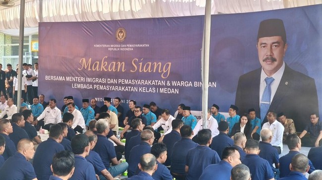Menteri Imipas Agus Andrianto Lesehan Makan Bareng Napi Lapas Medan Menteri Imipas Agus Andrianto meminta warga binaan berperilaku baik. Dia mengancam napi bisa dikirim ke Nusakambangan jika berbuat macam-macam.