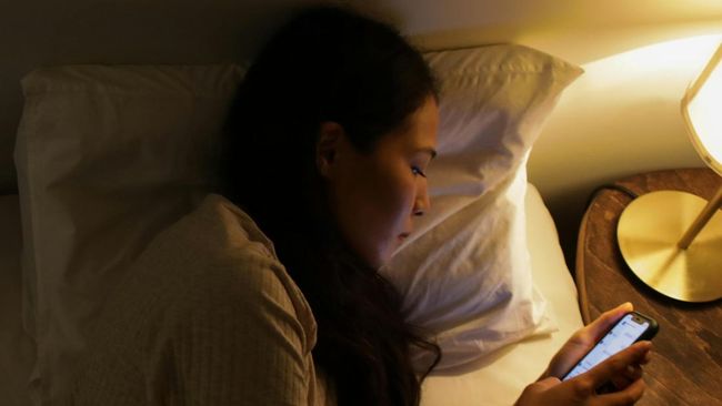 Ini Alasan Kenapa Sebaiknya Kamu Tidak Tidur dengan Lampu Menyala