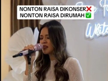 img-title Potret Raisa Nyanyi di Ruang Tamu Rumah Crazy Rich Haji Dirman yang Jadi Sorotan