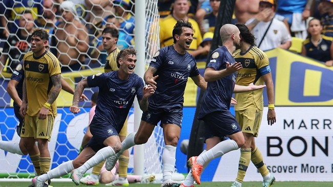 Guru dan Tukang Cukur Jadi Pahlawan Auckland di Piala Dunia Antarklub Seorang tukang cukur dan guru menjadi pahlawan tim Amatir Auckland City saat menahan raksasa Amerika Boca Juniors dengan skor 1-1 di Piala Dunia Antarklub 2025.