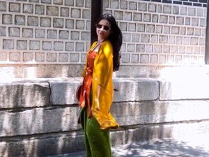 Get the Look: Jalan-jalan dan Liburan Tampil Segar dengan Outfit Musim Panas ala Yunita Siregar 