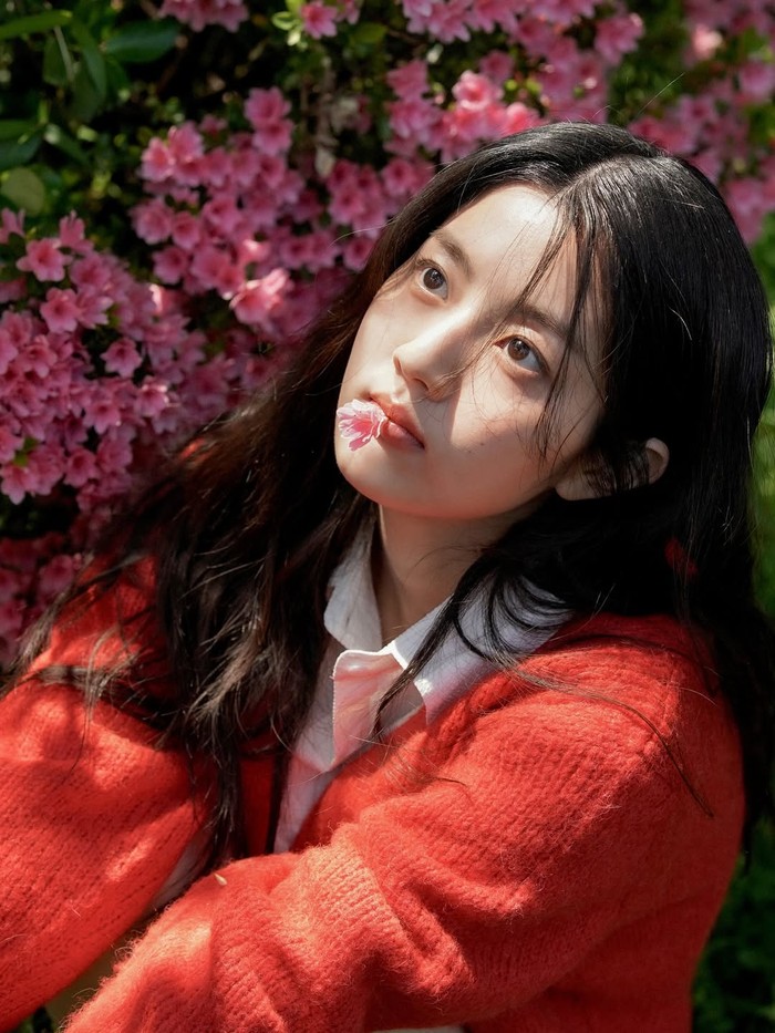 Aktris yang lahir Bucheon pada 2002 tersebut menceritakan bahwa sejak kecil sangat riang dan bersemangat untuk beraktivitas di luar ruangan tetapi seiring dewasa Shin Eun Soo merasa dirinya jauh lebih tenang./ Foto: instagram.com/management_soop