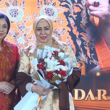 Mendiang Titiek Puspa Terima Life Achievement The Legacy of Excellence in Entertainment di Kartini Awards 2025