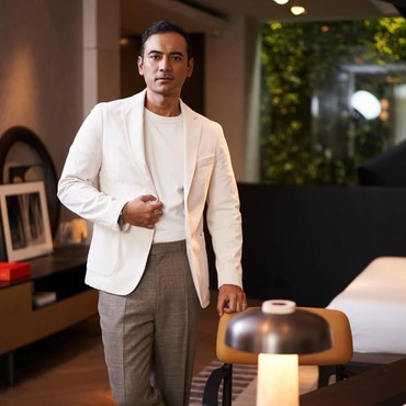 7 Potret Aktor Ario Bayu Diangkat Jadi Direktur Utama Perusahaan Produksi Film & TV