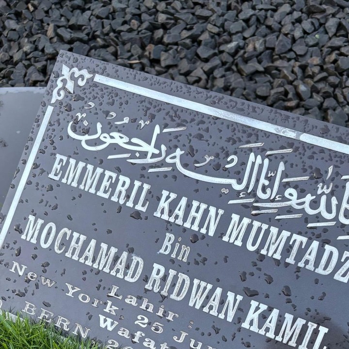 <p>Seperti diketahui, Eril meninggal dunia pada 26 Mei 2022 setelah tenggelam di Sungai Aare, Swiss. Mendiang Eril lalu dimakamkan di Islamic Center Baitul Ridwan, di Desa Cimaung, Kecamatan Cimaung, Kabupaten Bandung, Jawa Barat.</p>