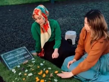 Atalia Praratya Kunjungi Makam Eril di Hari Kelahiran Sang Putra, Ini Potretnya bersama Zara