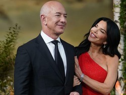 Video: Kala Jeff Bezos Mejeng di Toilet Jadi Tontonan di Venesia
