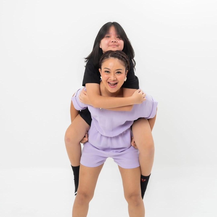 <p>Cici Panda resmi menikah dengan Marcel Aditya pada tahun 2009. Dari pernikahan ini, keduanya dikaruniai dua anak perempuan bernama Alika Annabelle Pandrya dan Kamala Madeline Pandrya. Anak pertama Cici, Alika, sudah mau beranjak dewasa. Tahun ini, usianya genap 15 tahun. (Foto: Instagram @pandasuper)</p>