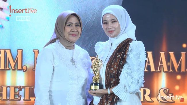 Dokter Ayu Widyaningrum Raih Inspiring and Innovation Woman Doctor di Kartini Awards 2025