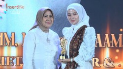 img-title Dokter Ayu Widyaningrum Raih Inspiring and Innovation Woman Doctor di Kartini Awards 2025