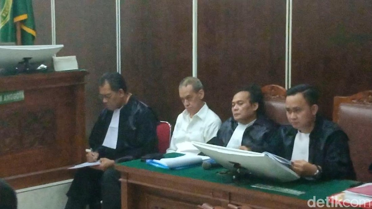 Sidang Fariz RM