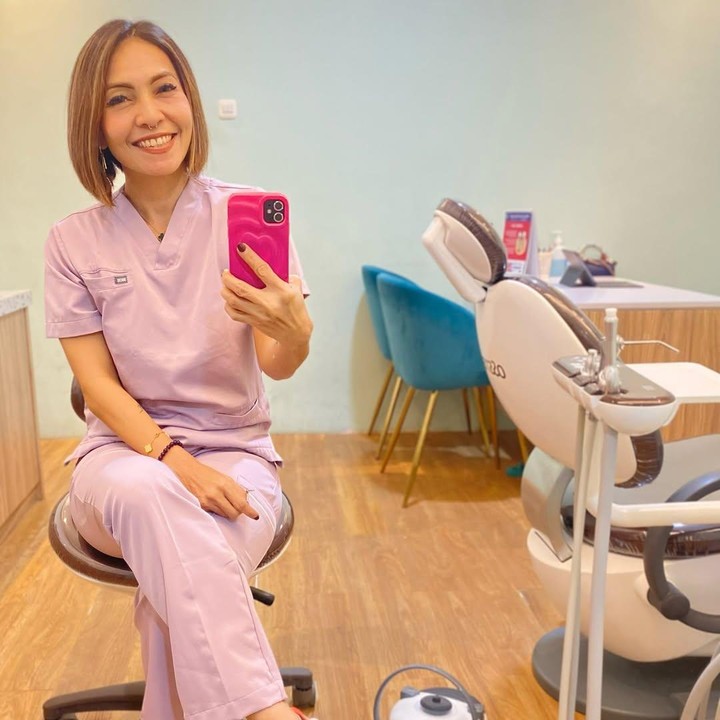 <p>Bunda masih ingat dengan ajang pencarian bakat AFI? Meski beberapa peserta kini melanjutkan bakat mereka menjadi penyanyi, ada juga yang beralih profesi. Misalnya saja, seperti Mellissa Wuwungan dan Yongki. (Foto: Instagram@lissawuthang)</p>