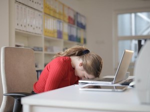 Terlihat Sibuk Tapi Hampa, Ini 5 Tanda Kamu Butuh Rehat