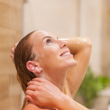 Mandi di Malam Hari, Baik atau Buruk bagi Tubuh?